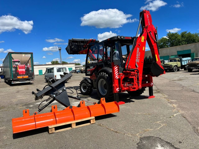 Сучасний екскаватор-навантажувач MANITOU MBL-X-920.